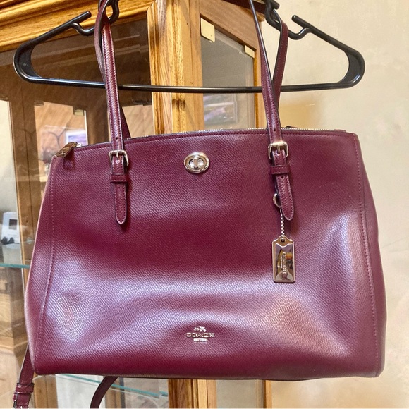 COACH Classic oxblood leather hand/shoulder/crossbody bag holds laptop. - Picture 2 of 12